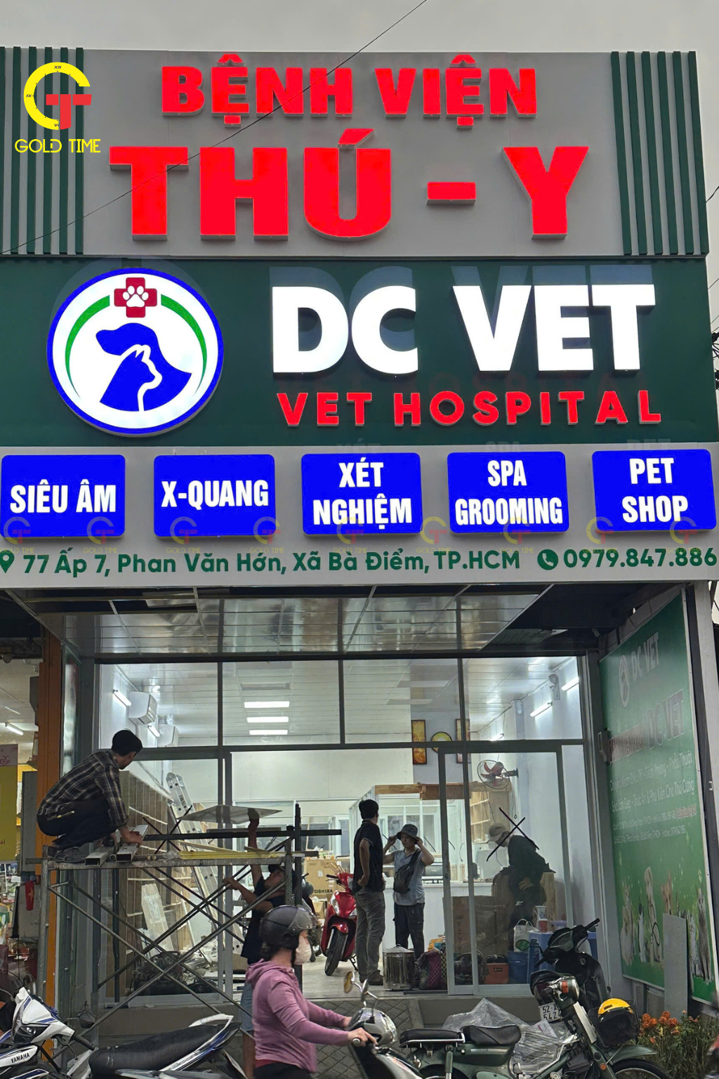 thi công bảng hiệu bệnh viện thú y DC VET tại TP.HCM