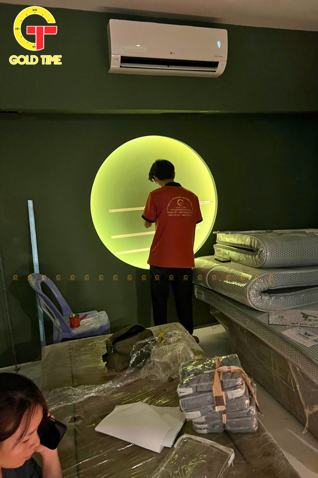 Logo LED nội thất spa phát sáng sang trọng