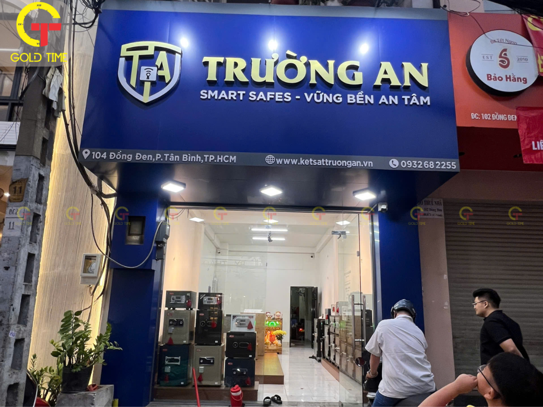 bảng hiệu showroom két sắt Trường An hoàn thiện ban đêm